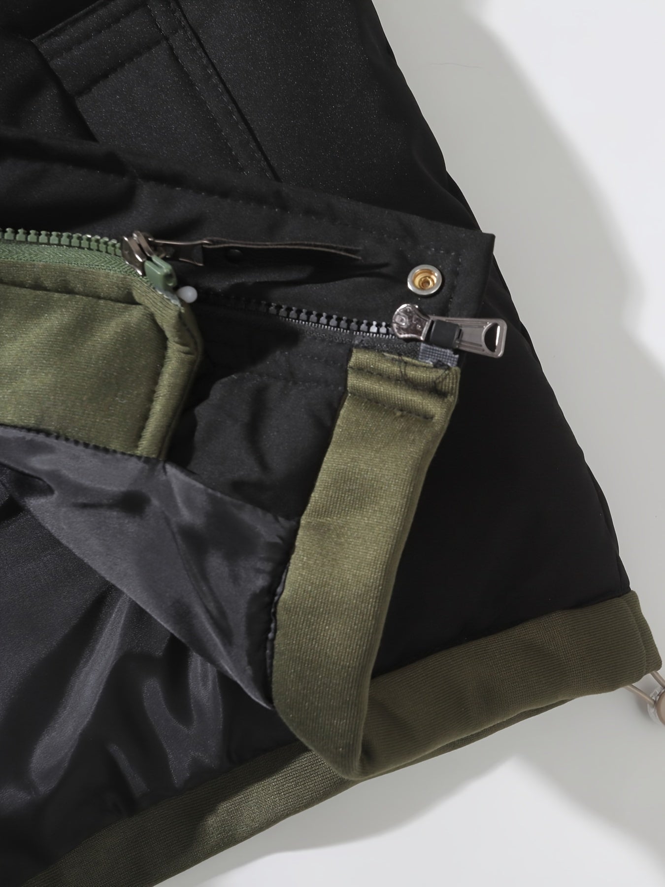 Yozgi/qishki faux ikki qismli dizayni bilan yelkasiz, kapüşonli jilet, mashinada yuvish mumkin.