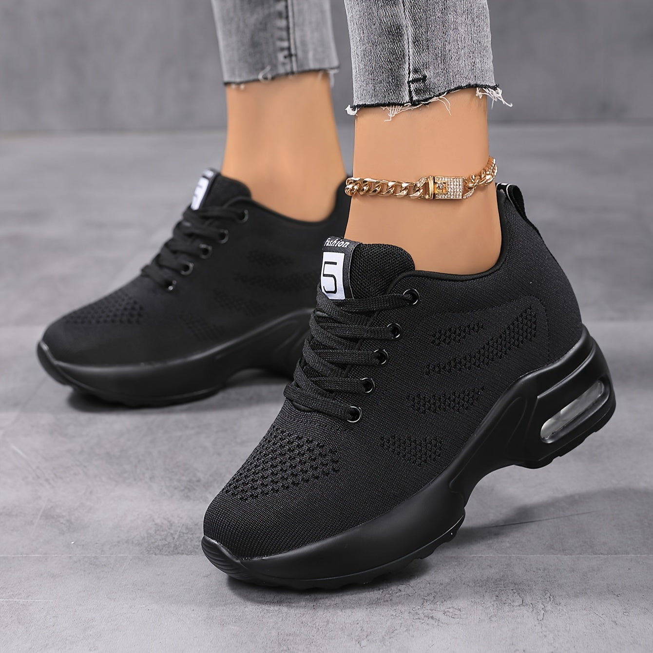 Women's Mesh Low Top Sneakers Lightweight Breathable Casual Shoes Black and White