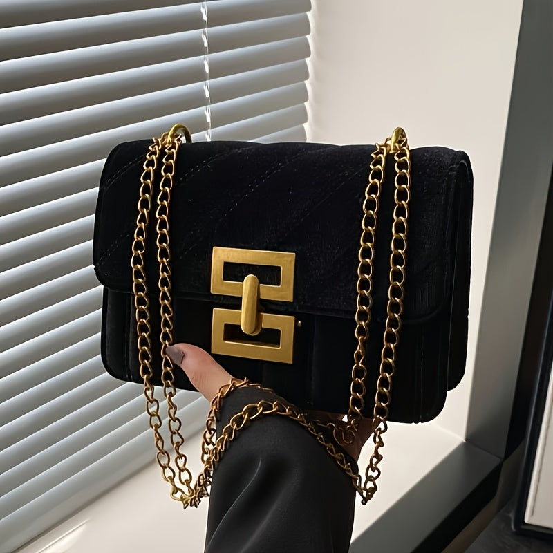 Элегантная стеганая бархатная сумка на плечо для женщин с цепочным ремешком и замком с поворотом. Модный аксессуар с текстурированным дизайном однотонного цвета и подкладкой из полиэстера.