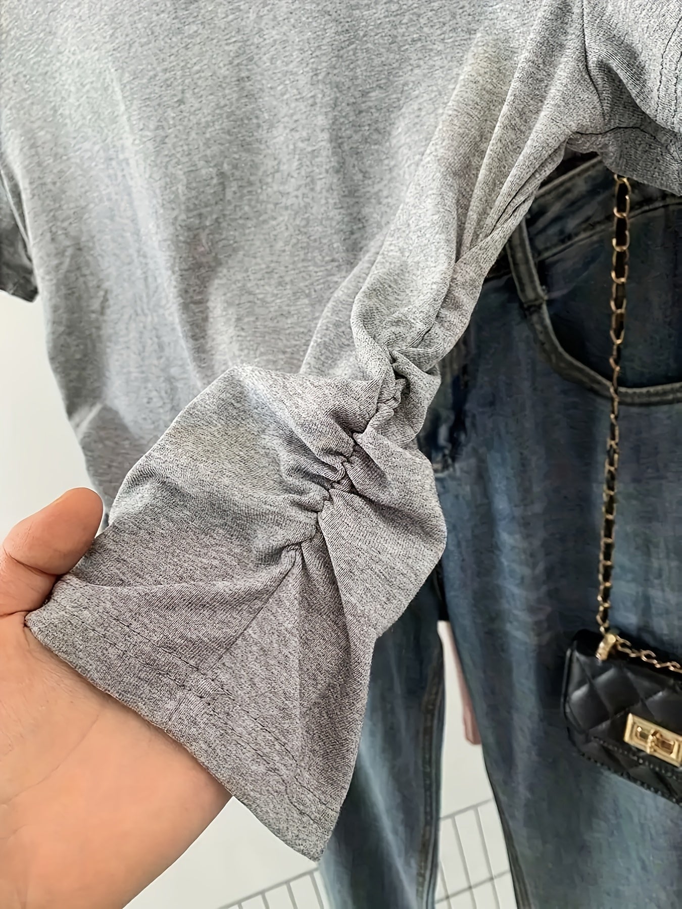 Women's Fitted Short-Sleeve T-Shirt with Ruffled Edges for Summer Casual Wear