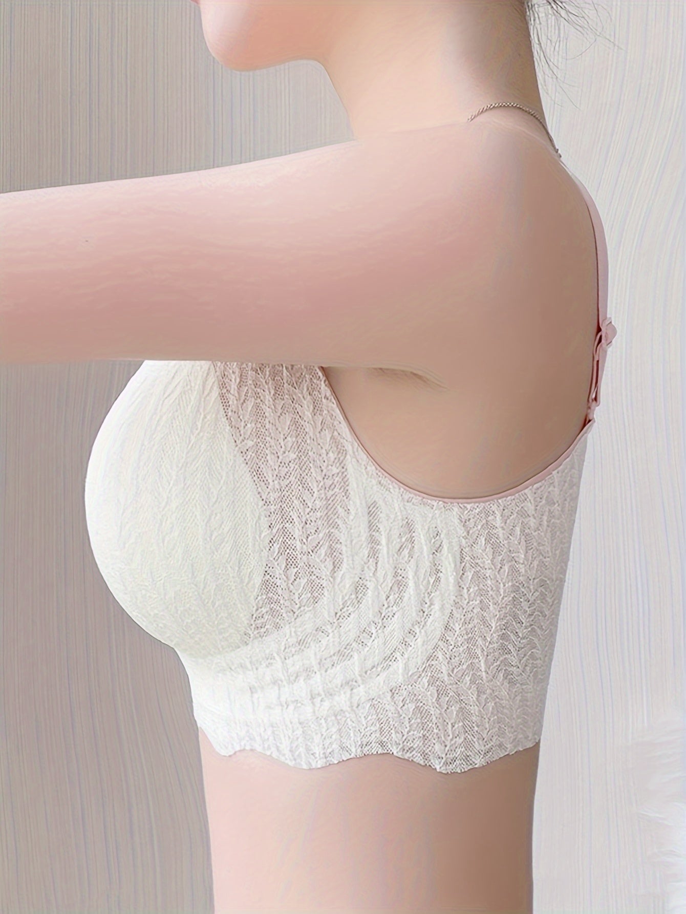 Women's Sports Bra with Side Breast Support and Anti-Sagging Features