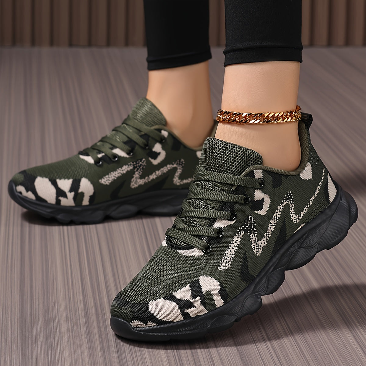 Women’s Breathable Knit Sneakers Black and White Striped Low-Top Running Shoes