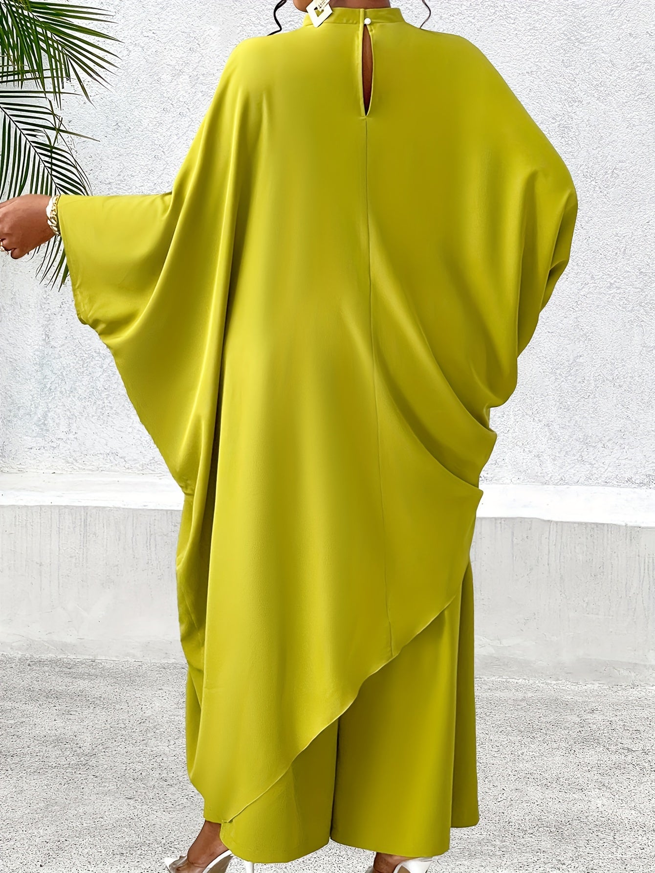 Katta o'lchamdagi shik two-piece kostyum to'plami