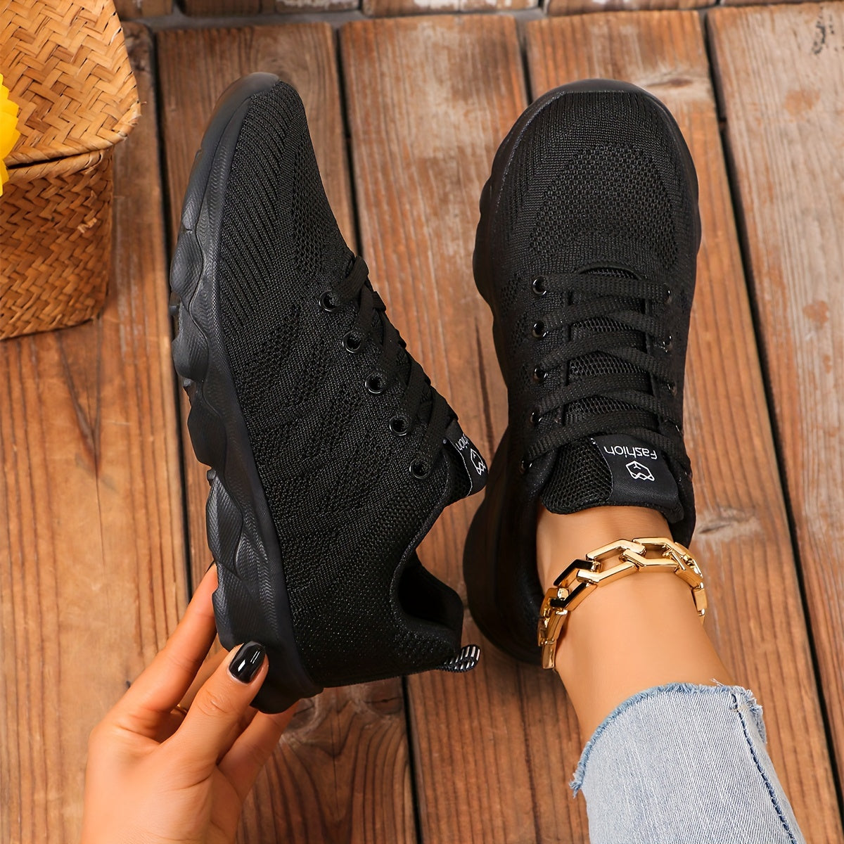 Women's Lightweight Knit Sneakers Non-Slip Breathable Lace-Up Low Tops