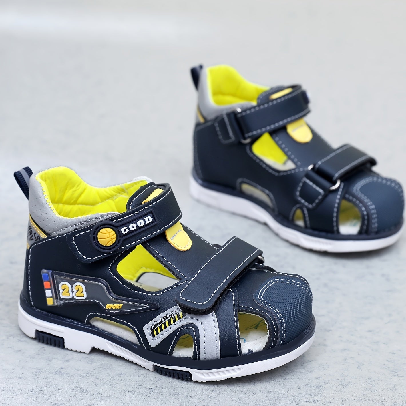 Boys White Sandals Breathable PU Upper TPR Sole Hook-and-Loop Closure Casual Spring Summer Fall