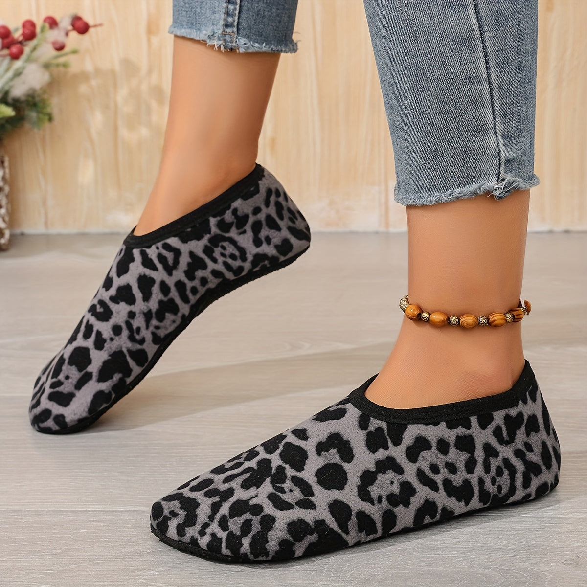 Women's Leopard Print Slip-On Indoor House Slippers with Plush Lining
