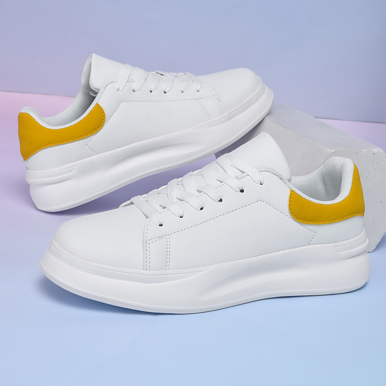 Men's Low Top Skateboard Shoes Solid Color Fabric and PU Upper EVA Sole