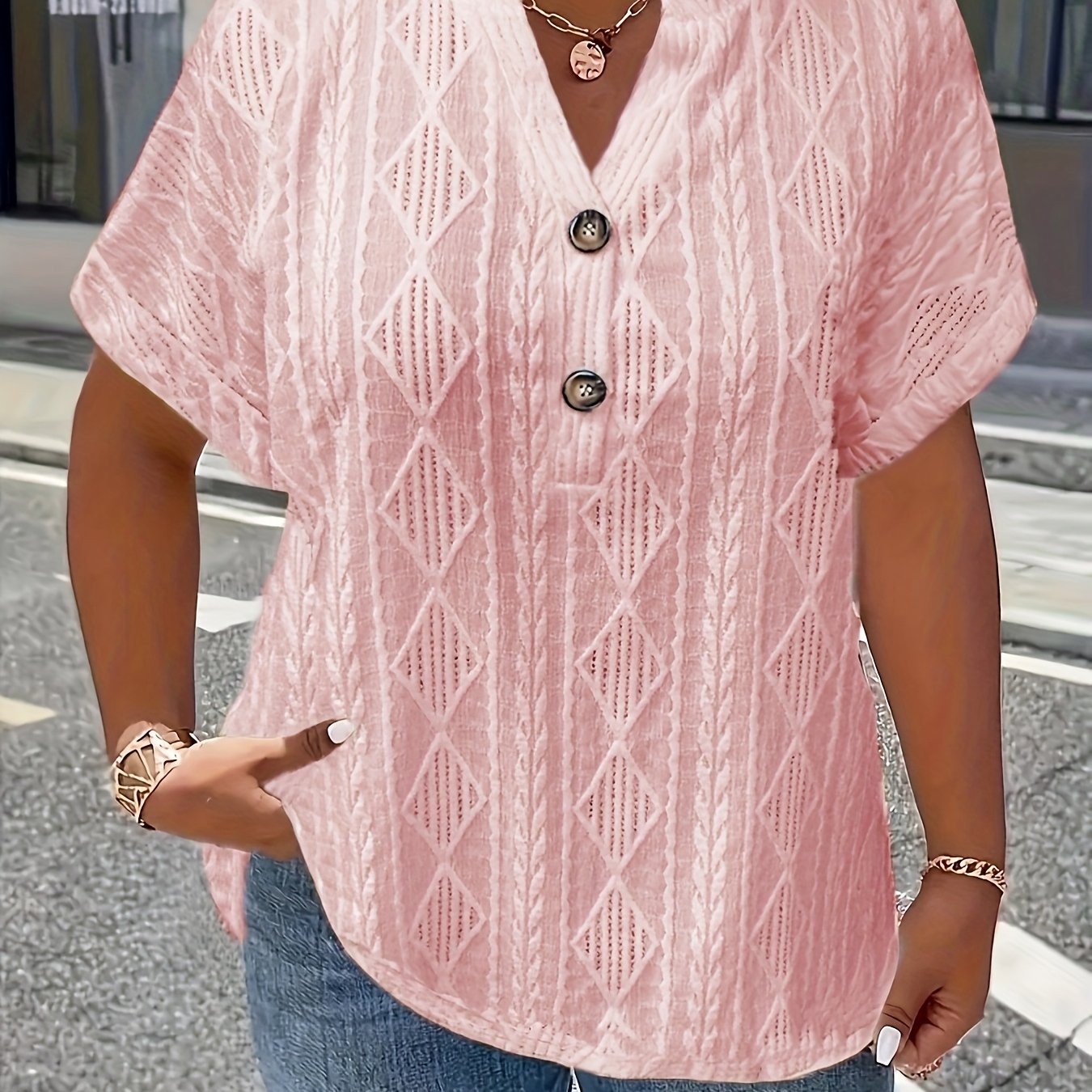 Plus o'lcham ayollar uchun yengil yashil jacquard V-shakli bo'yinli qisqa yengli bluz