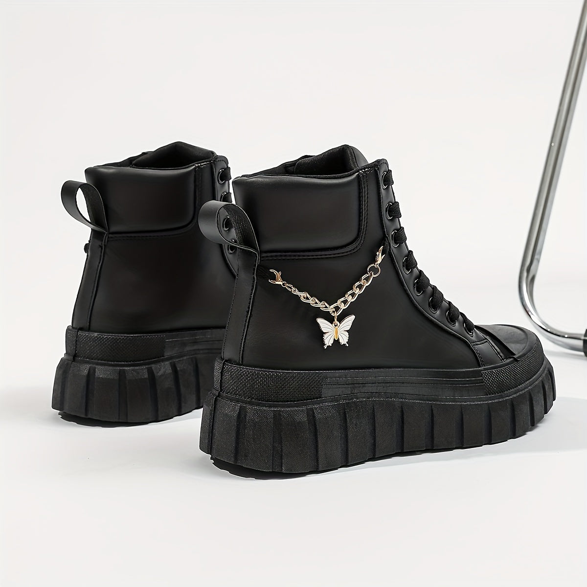 Zapatillas de plataforma gruesa para mujer con cordones y estilo alto, calzado casual con colgante de mariposa