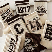 2/5 juft erkaklar yoshlar uchun uzun trubka paypoqlari zamonaviy Amerika retro uslubida, kuz va qish uchun mukammal. Talabalar va basketbol ixlosmandlari uchun ideal.