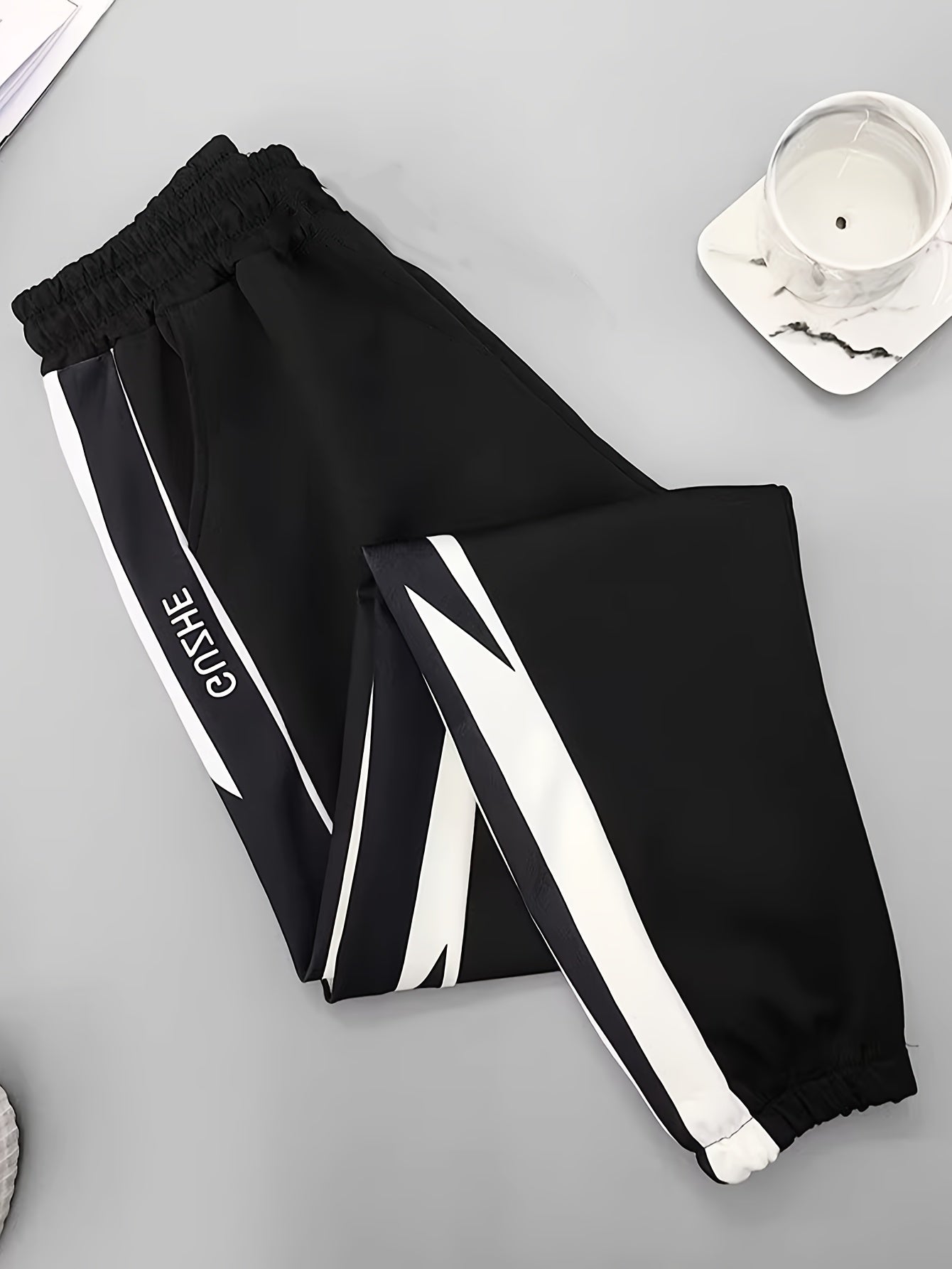 Men's Lightweight Stretch Joggers with Contrasting Side Panels and Elastic Waistband for Spring Fall Sports and Casual Wear