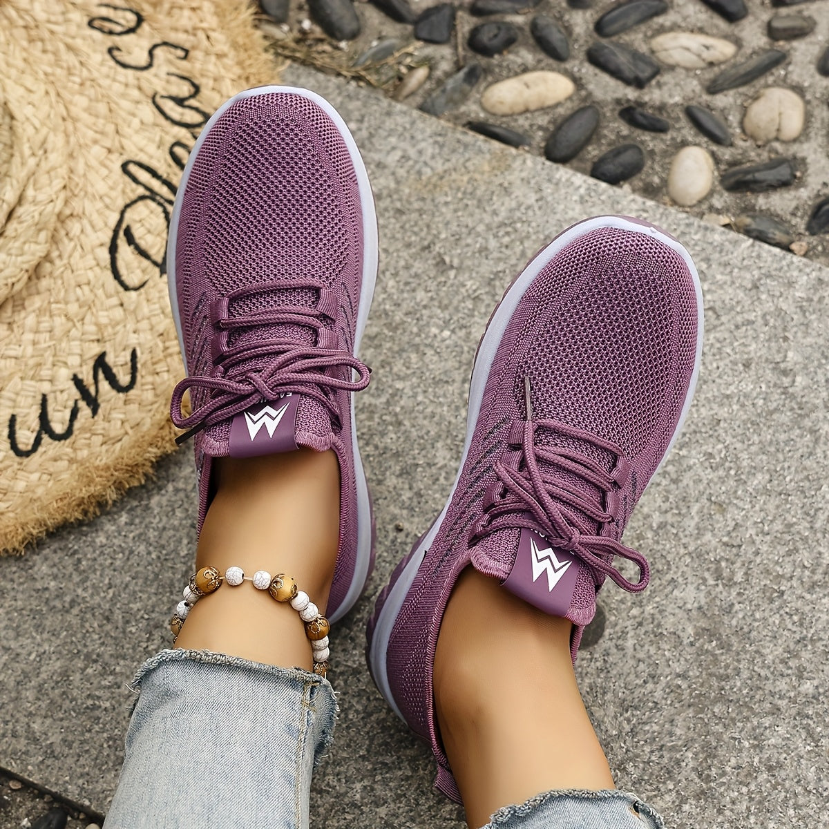 Ayollar uchun nafas oladigan, engil sport poyabzali, ko‘k va oq, tez kiyinadigan, kundalik shaxsiy poyabzal