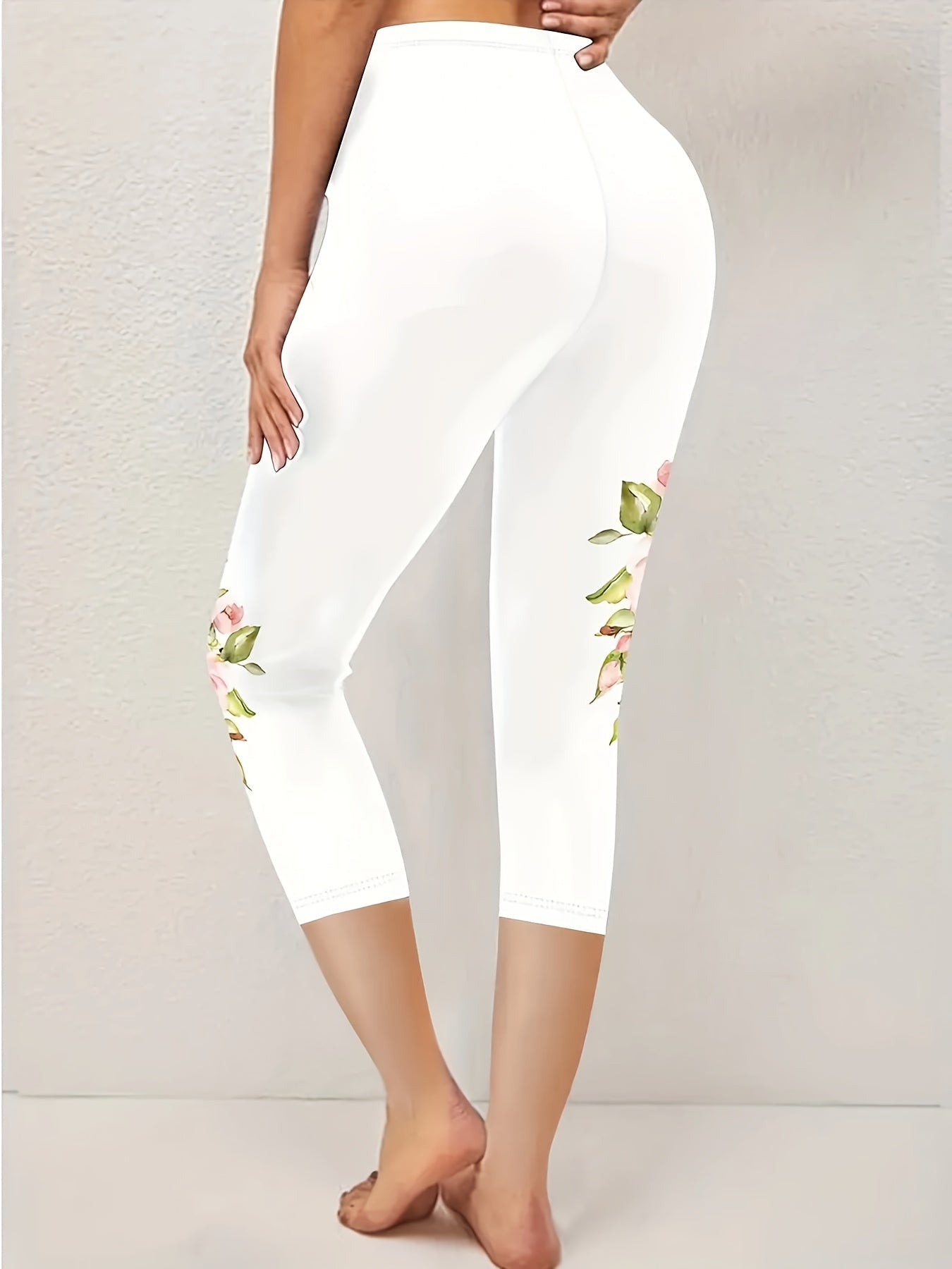 Plus Size Women's Floral Print Capri Leggings Mid-Stretch Non-See-Through