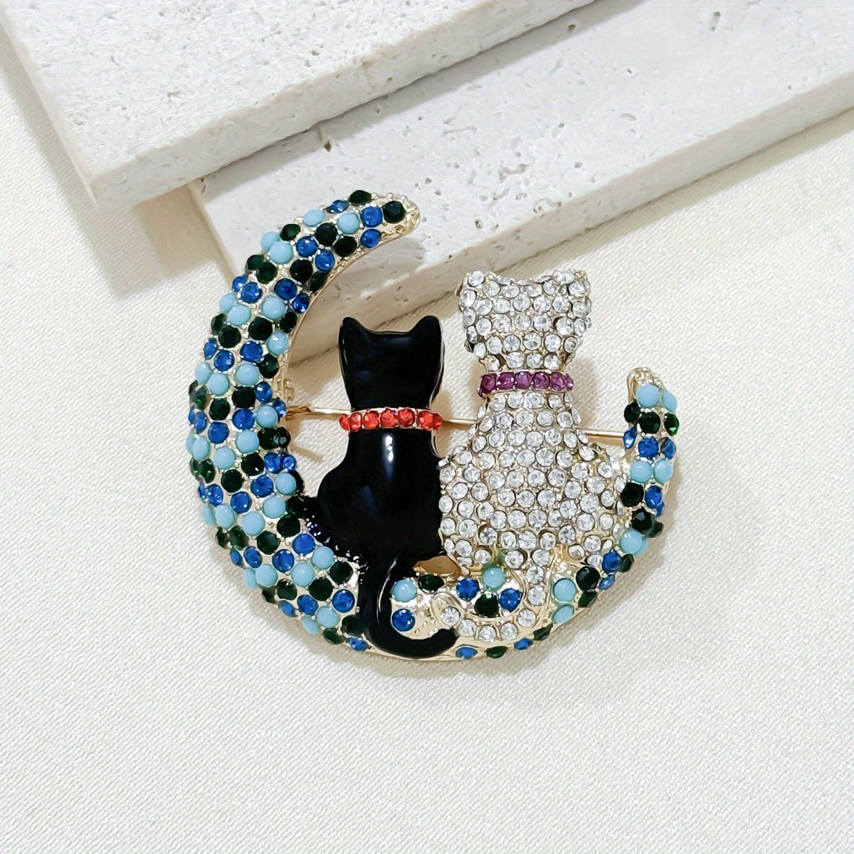 Women’s Rhinestone Cat and Moon Brooch Alloy Jewelry Elegant Accessory