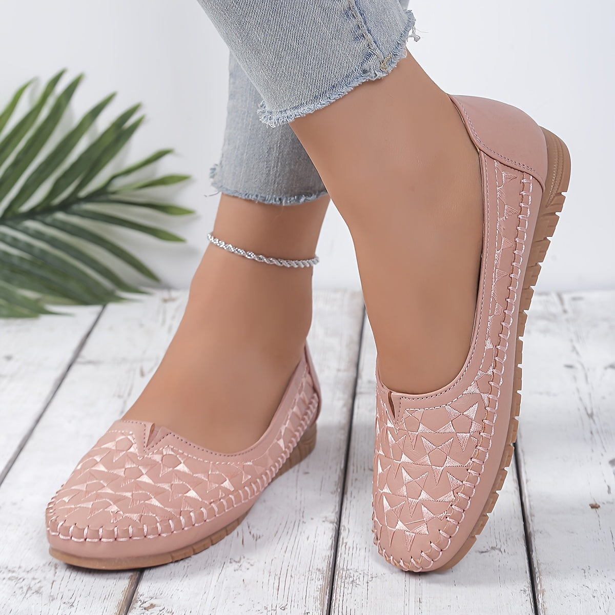 Zapatos planos de cuero sintético para mujer con corazones y diseños en relieve de cocodrilo en negro, beige y blanco