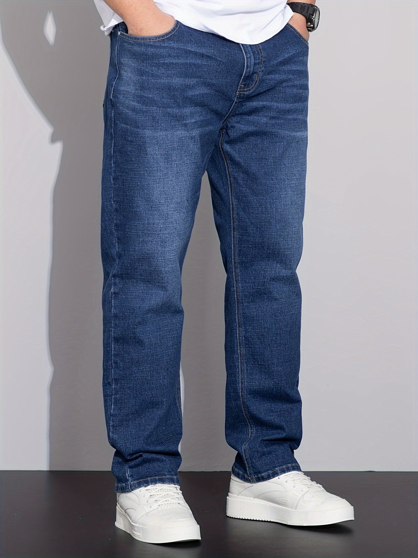 Erkaklar uchun plussiz o'lchamdagi paxta aralashgan jinsilar, oddiy moslashuv, qulay cho'ziladigan denim, bir rangda va yengil yuvilgan. Klassik 5 cho'ntak dizayni, mustahkam va namni so'radigan. O'smirlar uchun mos.
