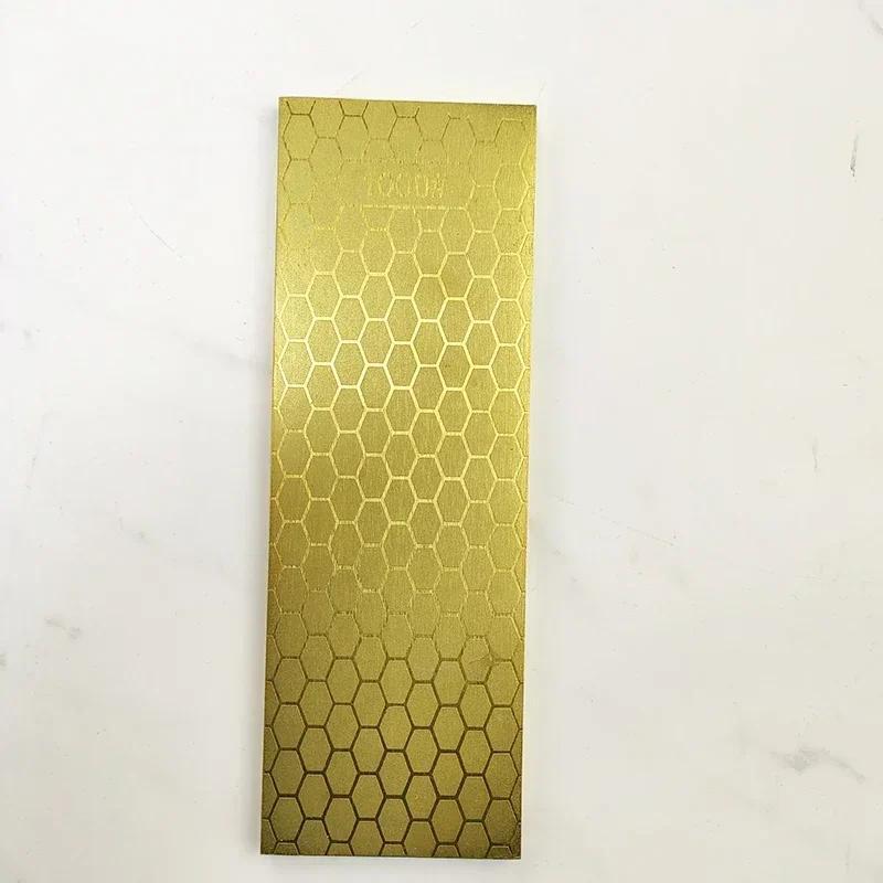 Oshxona va tashqarida foydalanish uchun olmos va qog'oz bilan qirqish asbobiga ega portativ pichoq silliqlash qurilmasi, olti burchakli naqsh va silikon asos bilan ta'minlangan.