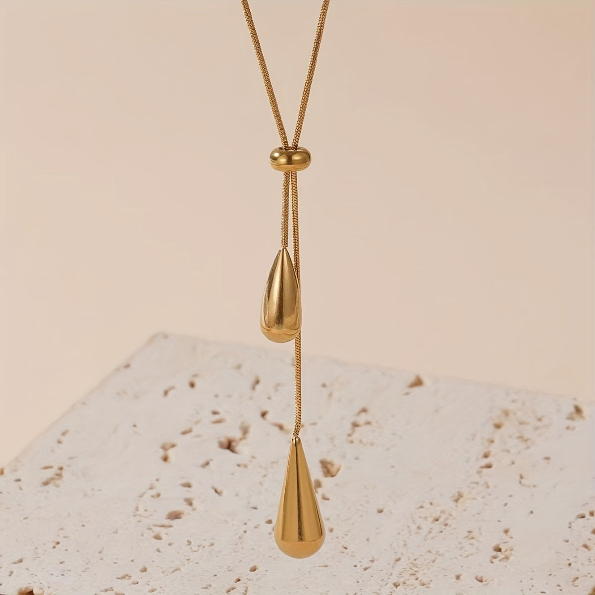 3-ta bo'lakli zargarlik to'plami: suv tomchisi pendantsli taqinchoq va sirg'alar, oltin qoplangan titan po'lat, gipoallergik, vintage