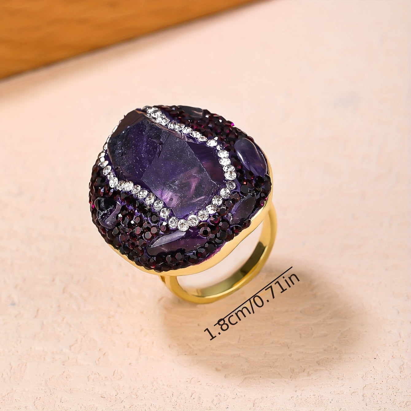 Turli rangdagi tabiiy kristall halqalardan tanlang, ularning o'ziga xos donalari va shakllari mavjud. Toshning energiyasining noaniqligini qabul qiling, chunki u Ona Tabiyatning tabiiy energiyasini o'ziga xos tarzda singdiradi.