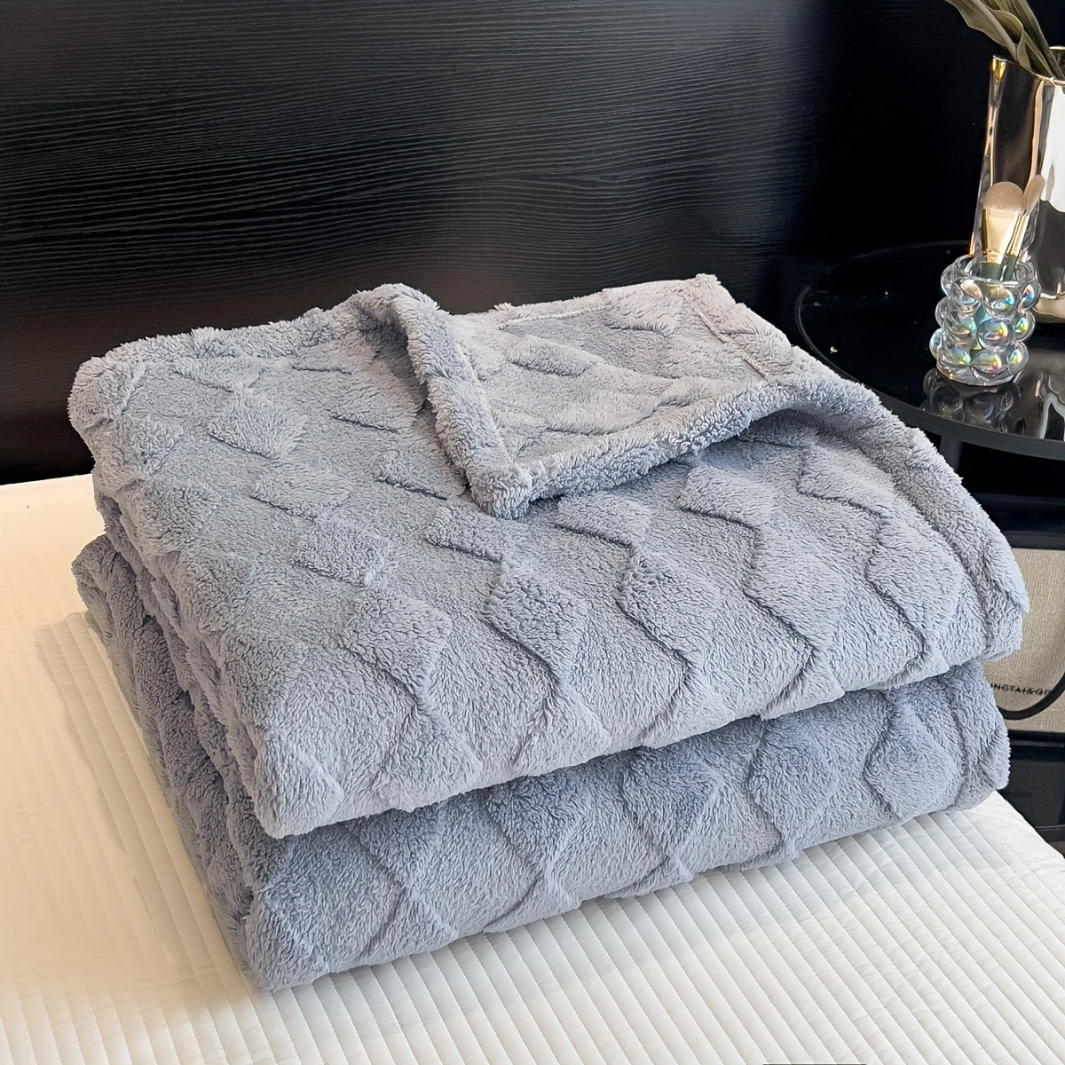 Double-Sided Taffeta Diamond-Quilted Throw Blanket Thick Warm All Seasons