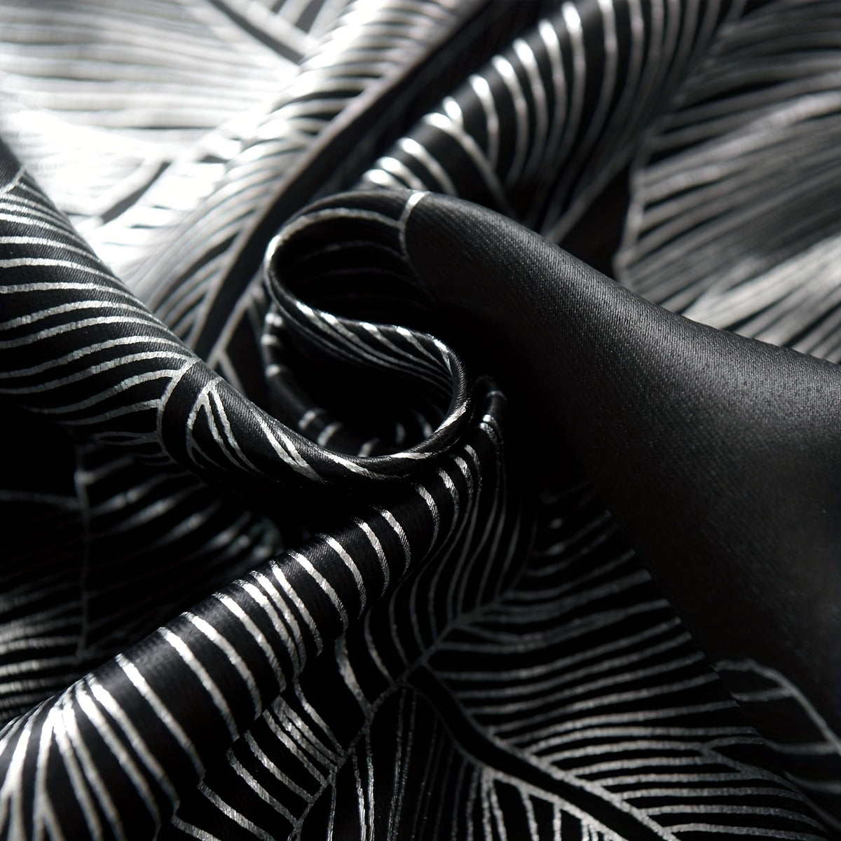 Cortinas blackout con patrón de hojas plateadas negras para sala de estar, dormitorio y cocina