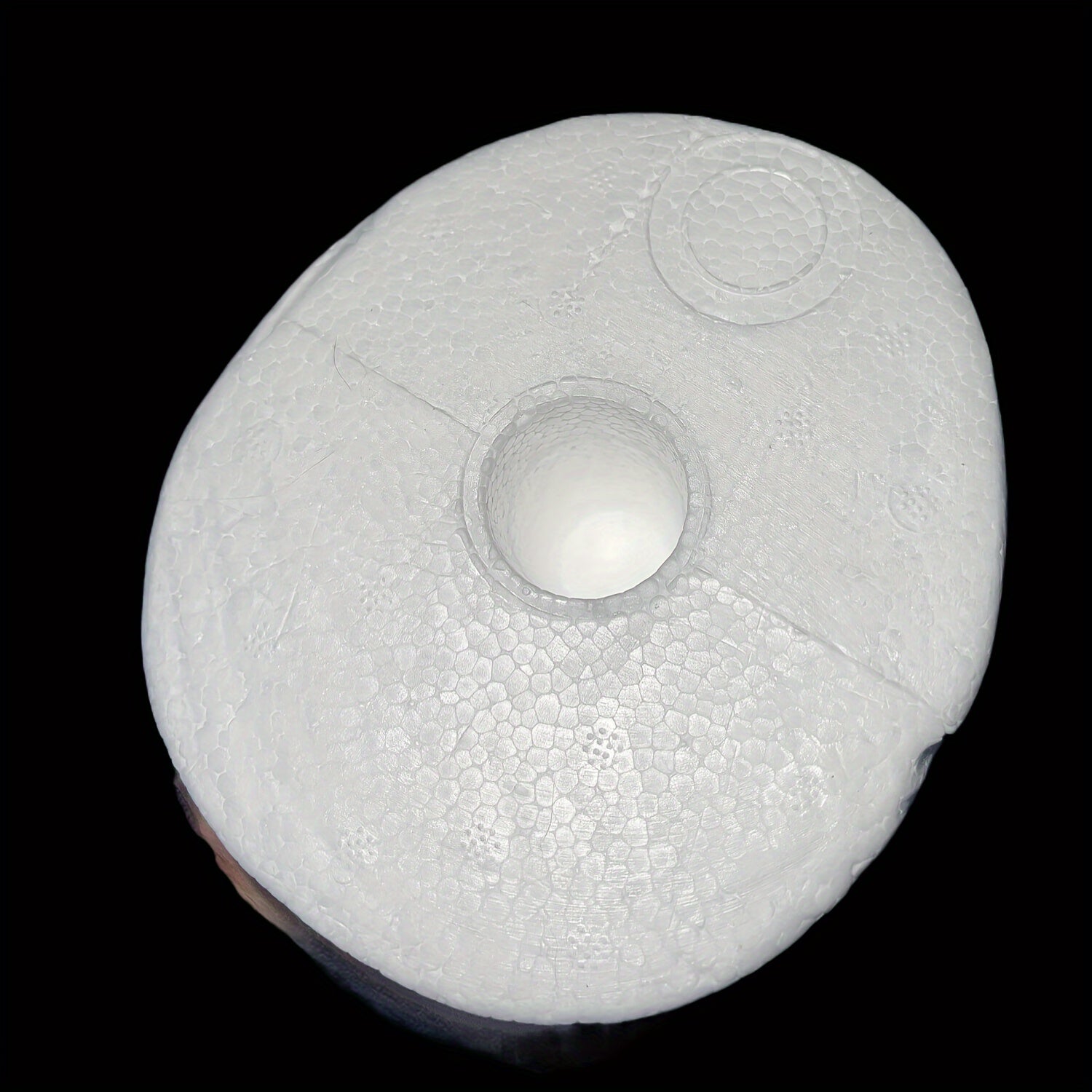 Получите идеальную витрину для шляп, наушников и аксессуаров с помощью 1шт мужской манекен головы. Изготовленный из легкого и прочного полистирольного пенопласта, этот реалистичный стенд для париков легко устанавливается для всех ваших DIY проектов.