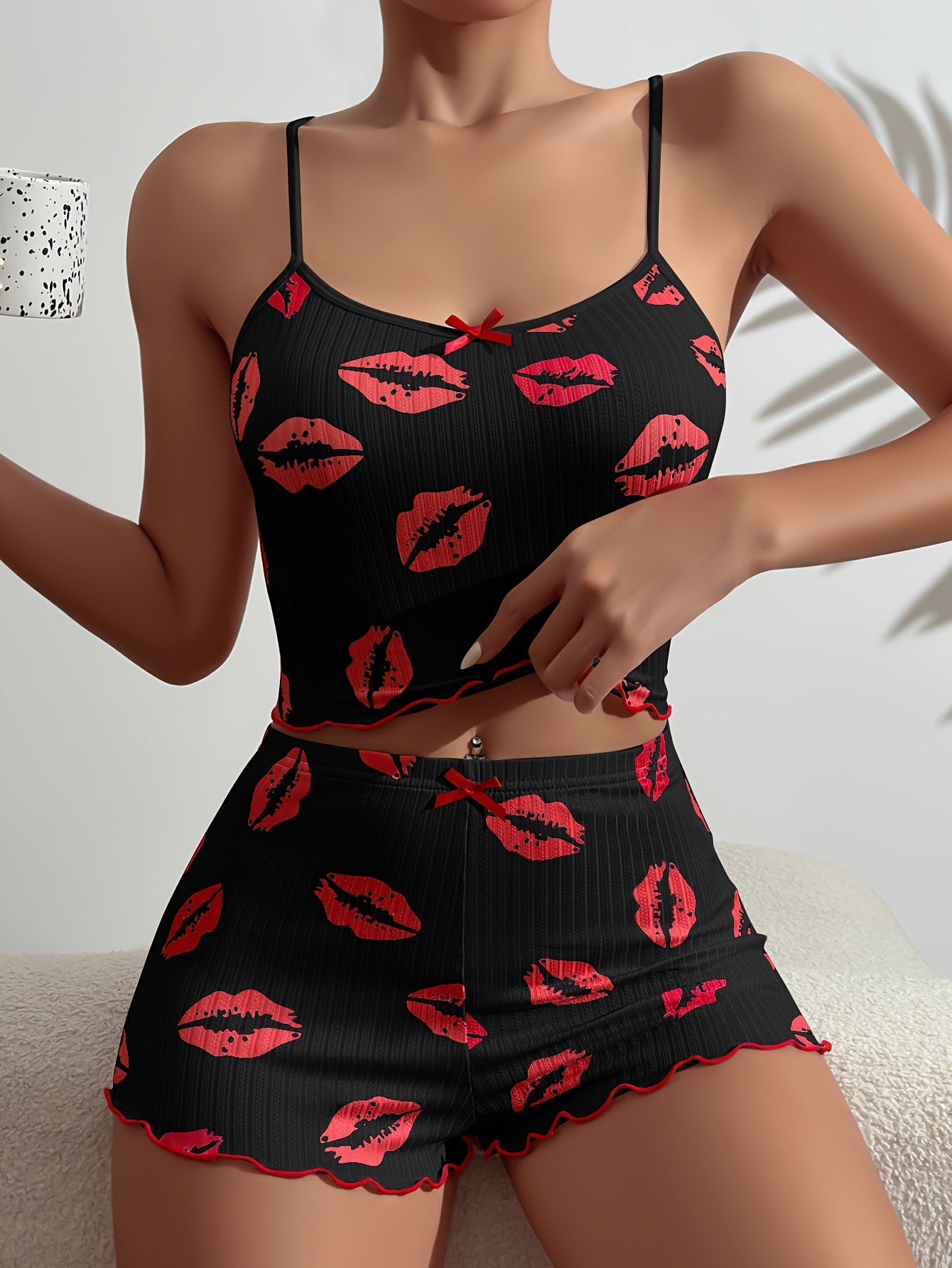 Ayollar uchun yurak izlari bilan pijama to'plami, qovurg'a bo'ylab, spaghetti tasma shortlar, qulay to'qilgan mato uyqu kiyimlari, 90% polyester, 10% elastan, barcha mavsumlar uchun dam olish kiyimlari