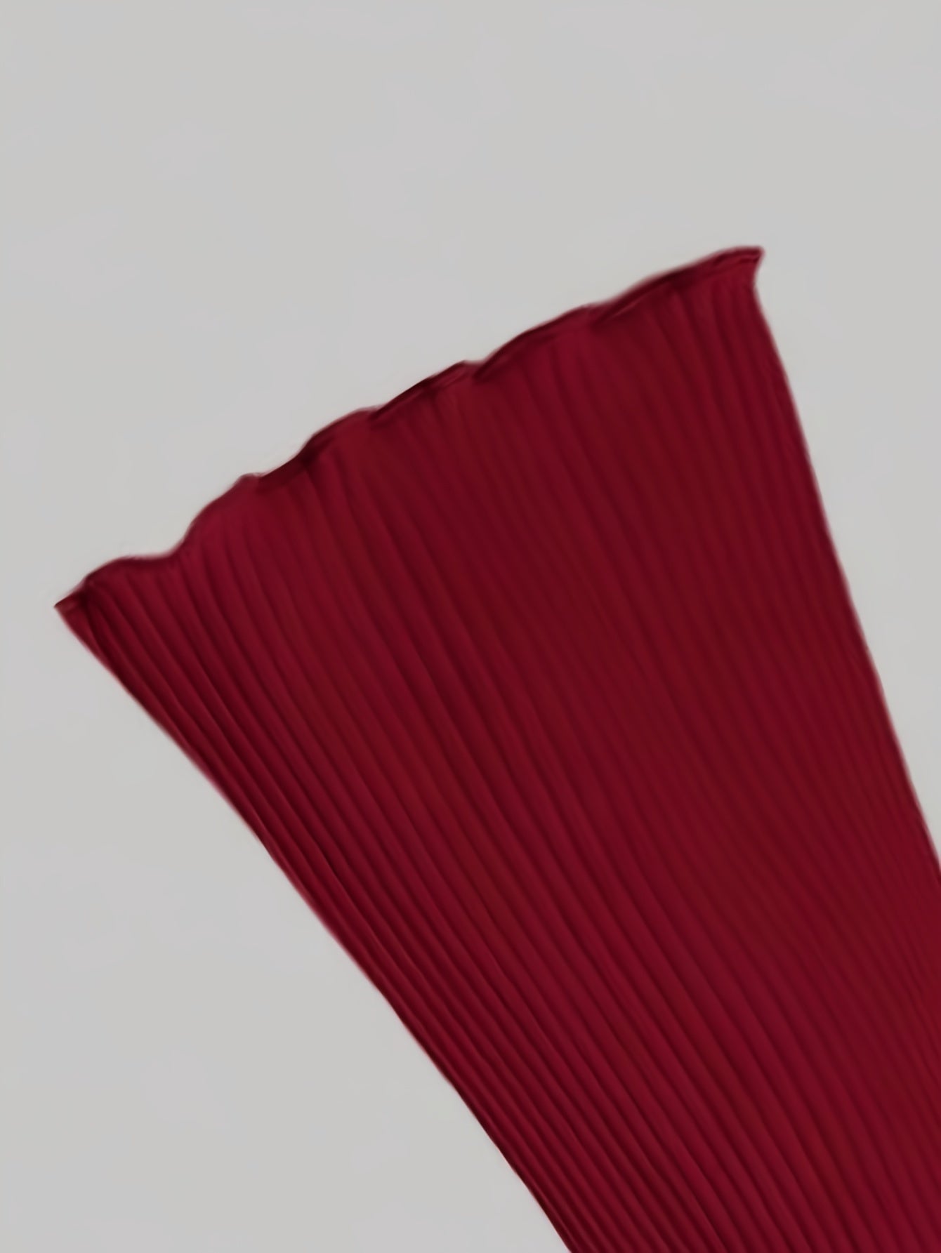 Camiseta de manga campana plisada para mujer con abertura lateral y color sólido