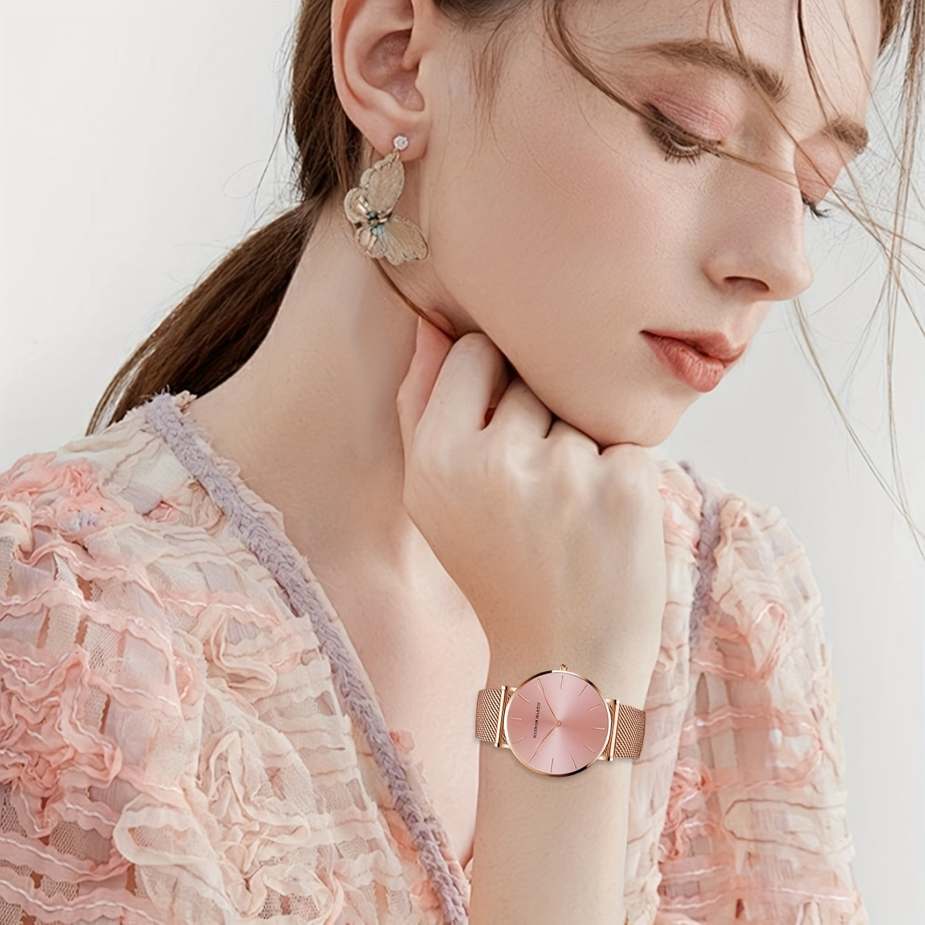 Rangli zanglamaydigan po'latdan yasalgan ayollar soati, kvarts, zamonaviy vaqt o'lchagich