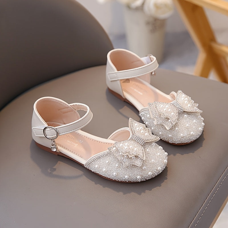 Qizlar uchun qulay, sirpanmaydigan, malika uslubidagi sandallar, ochiq havoda faoliyatlar uchun mos keladi.