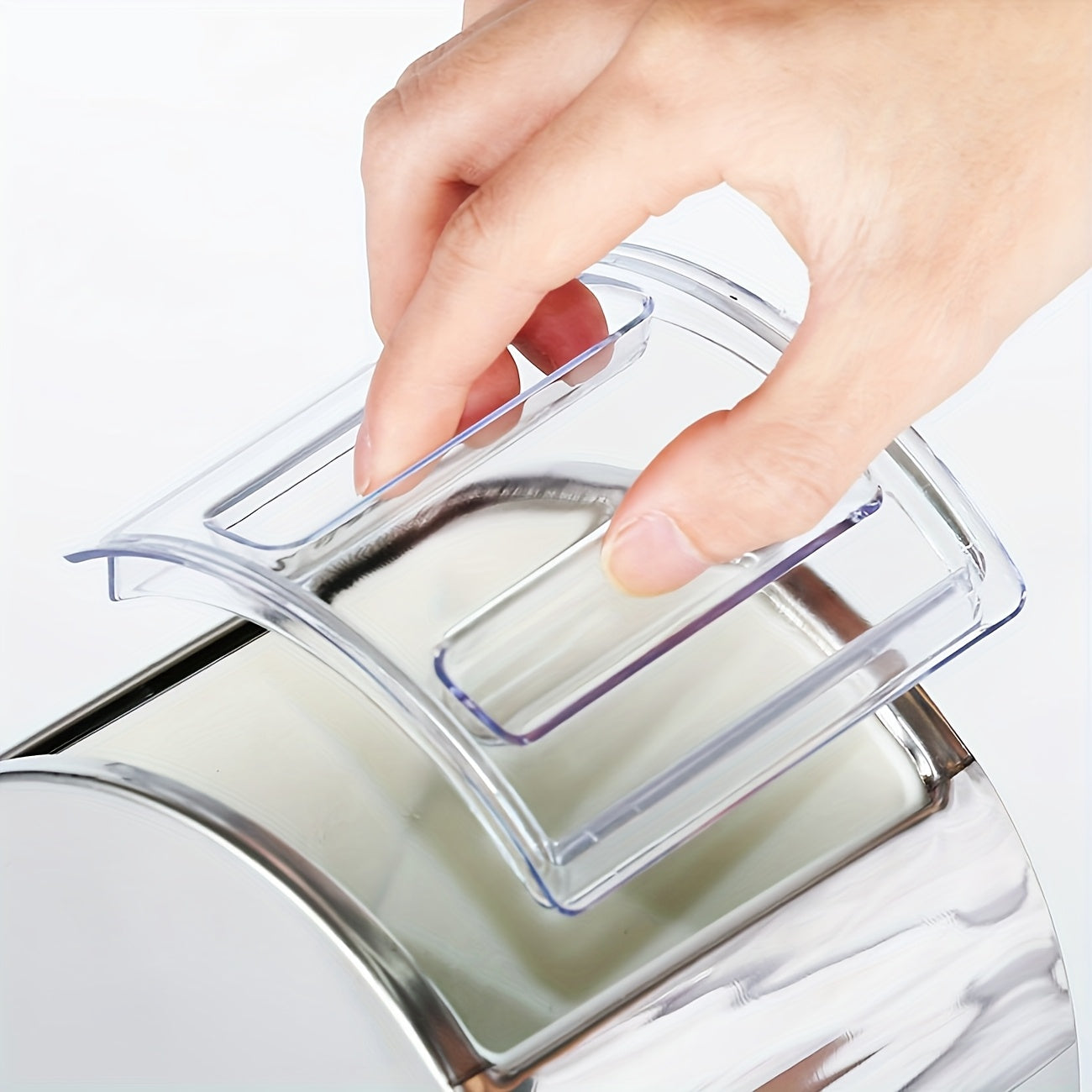 Kokteyl muz to'plamlari uchun zanglamaydigan po'latdan yasalgan qo'lda muz maydalagich, batareyalar talab qilinmaydi. Partylar va uy sharoitida foydalanish uchun mukammal.