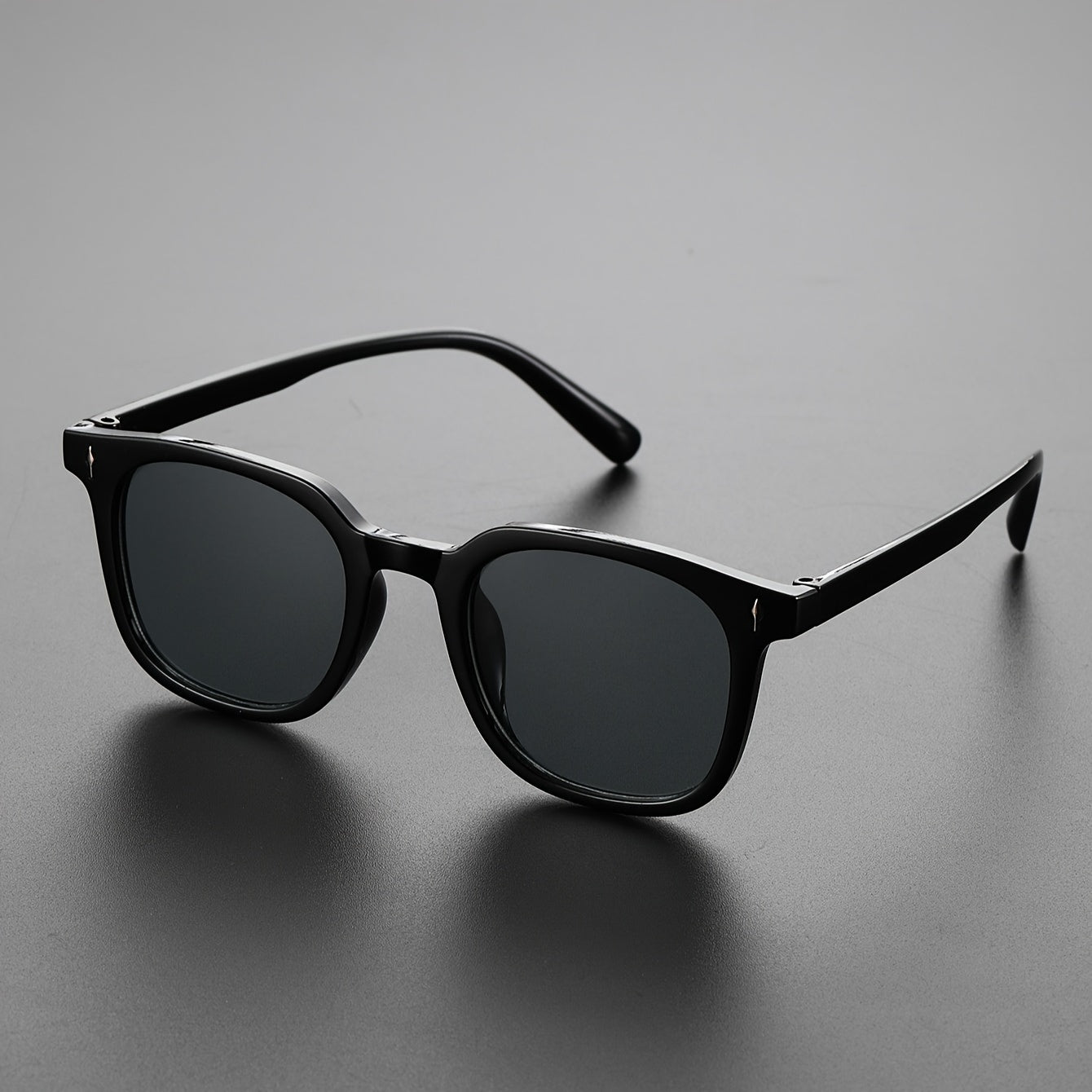 Erkaklar uchun dumaloq ramkali ko‘zoynaklar, zamonaviy akademik uslub, trendy ko‘zoynaklar