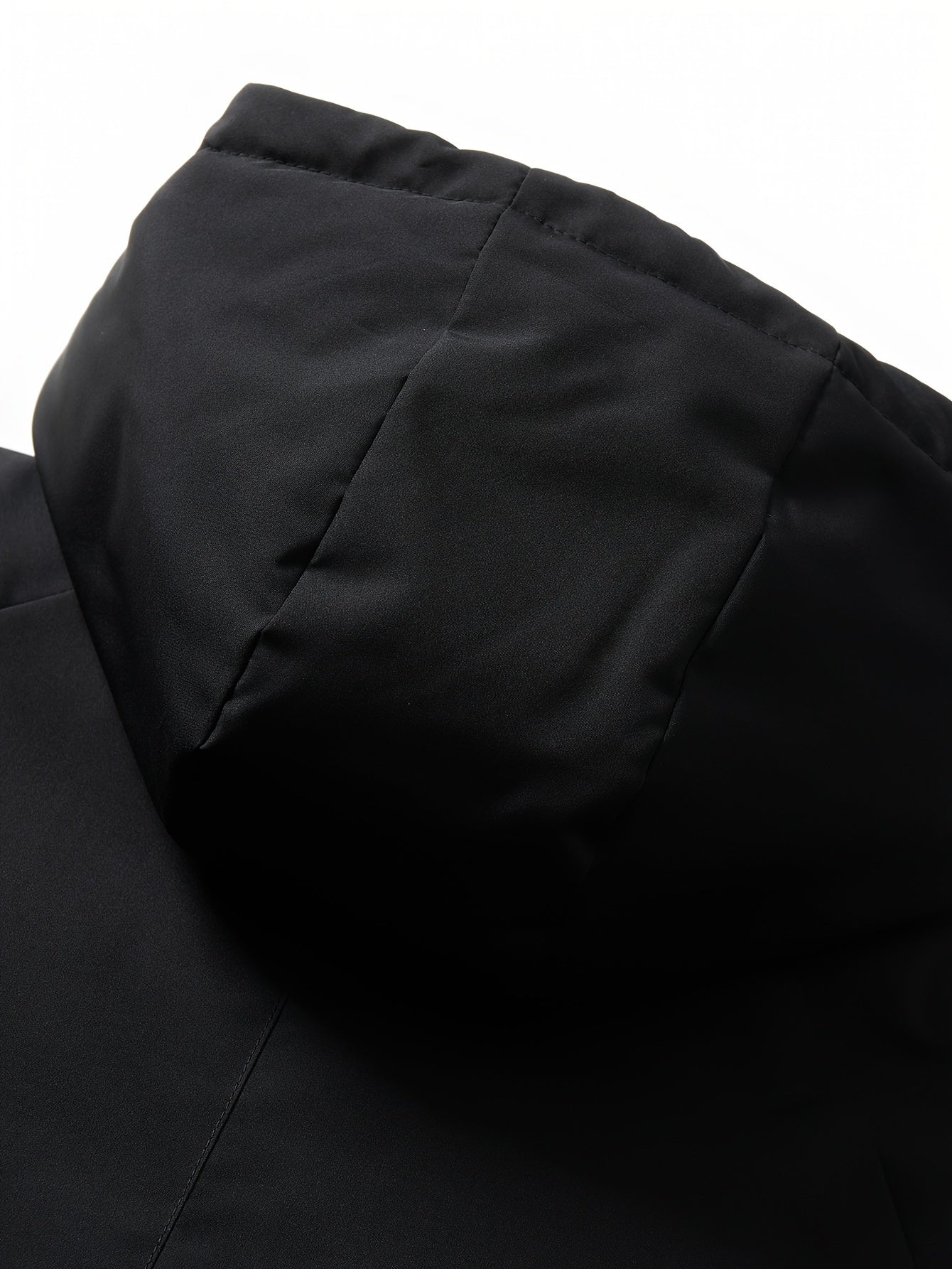 Erkaklar uchun katta o'lchamdagi qishki kapüşonli kurtka - zip-up kapüşonli qulay palto, qora va yashil aksentlar bilan, mashinada yuviladigan polyester, zamonaviy va silliq dizayn, sovuq ob-havo uchun mos.