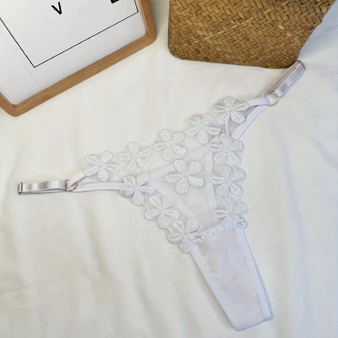 Gul naqshli shaffof tanga, ayollar uchun jozibali ichki kiyim.