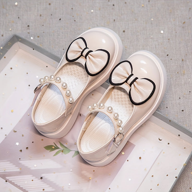 Qizlar uchun yangi yumshoq taglikli tekis poyabzal.