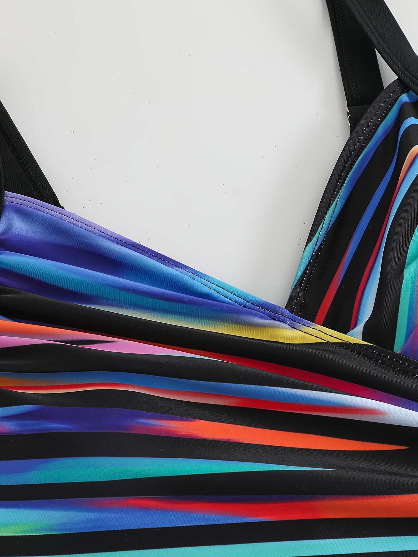 Yozgi plyaj kiyimlari uchun ayollar uchun kamonli va olib tashlanadigan to'ldirish bilan birga keladigan Rainbow Stripe Off-Shoulder Bir parcha suzish kiyimi - 82% Polyester, 18% Elastan, Yuqori cho'ziluvchan trikotaj mato, 200g/m²