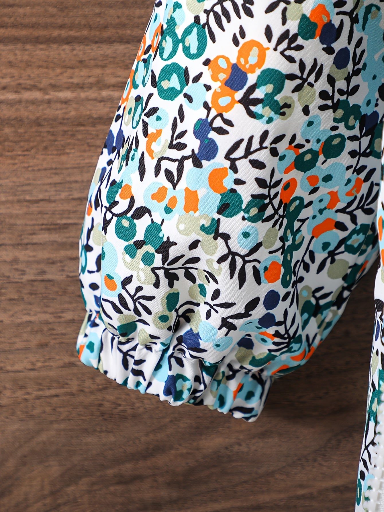 Chaqueta con capucha casual para niños con forro de felpa y estampado aleatorio para otoño e invierno