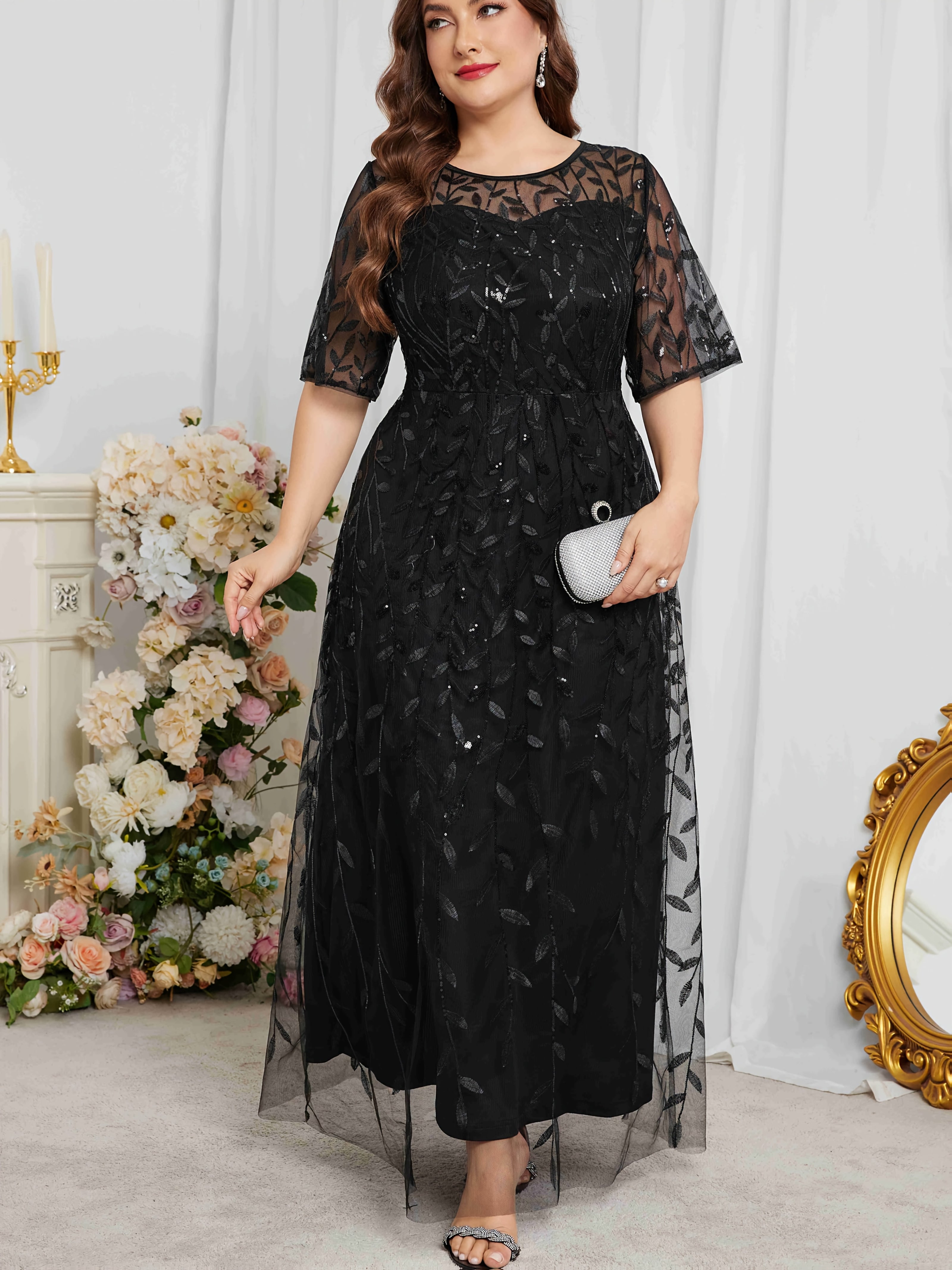 Vestido de mujer de talla grande con bordado en línea A azul marino con flores y manga corta