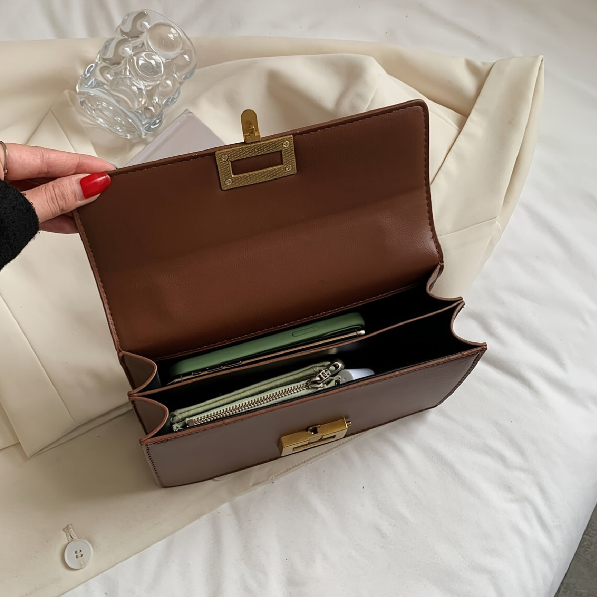 Bolso bandolera cuadrado vintage con cierre de metal en negro marrón caqui