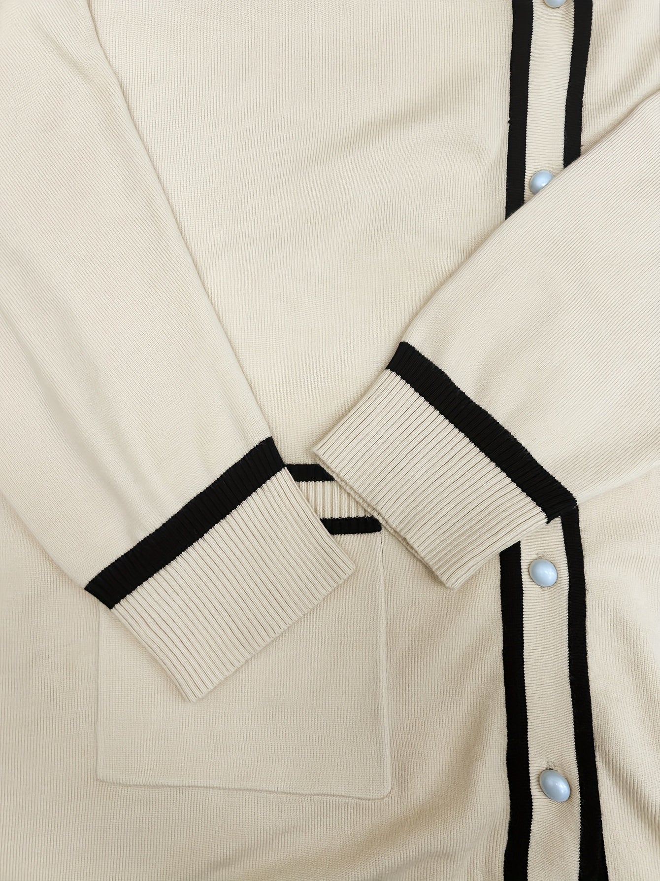 Cárdigan de mujer talla grande en negro y blanco con botones de perlas