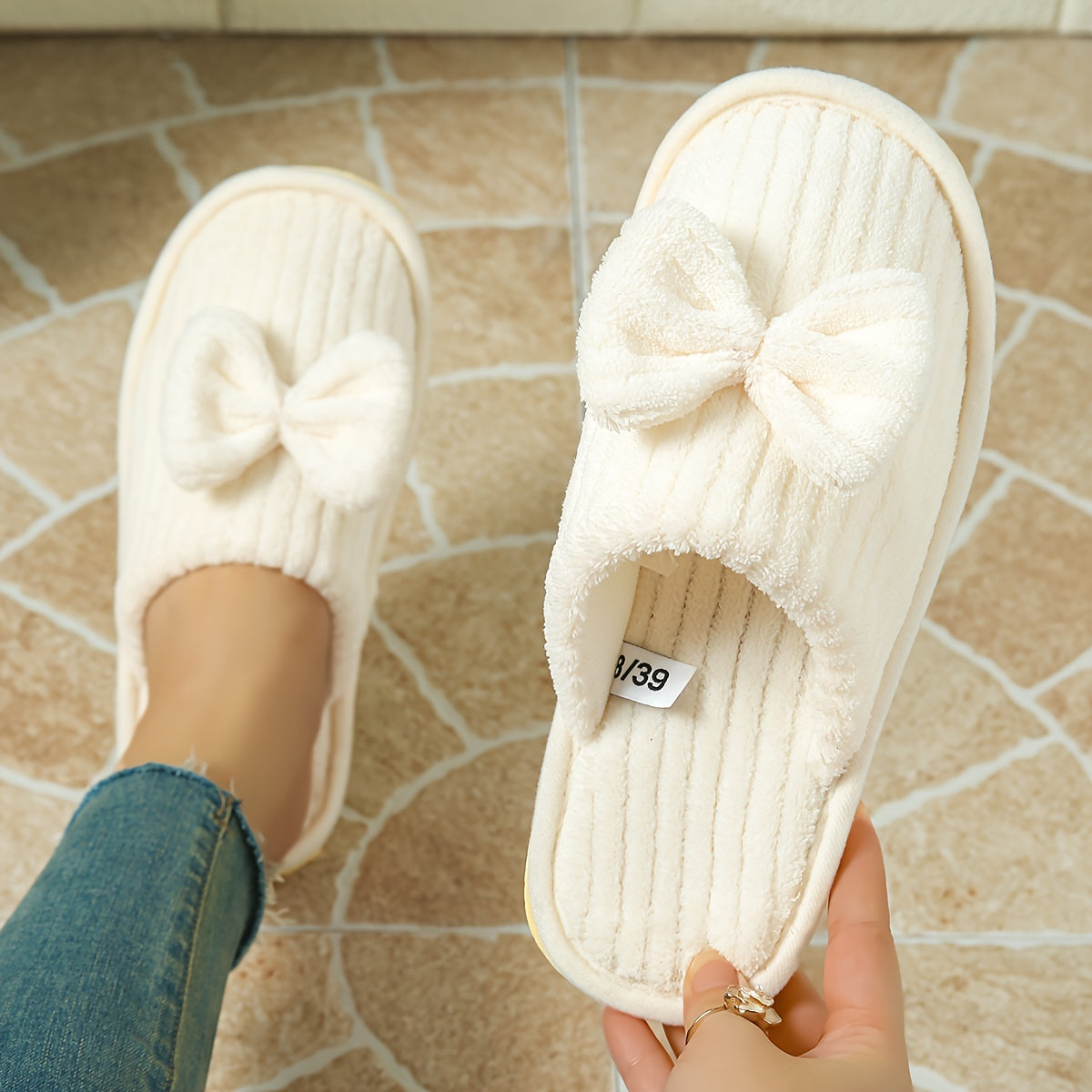 Ayollar uchun chiziqli bog'lamli shlyapa poyabzali issiq ichki va tashqi, sirpanmaydigan EVA taglik