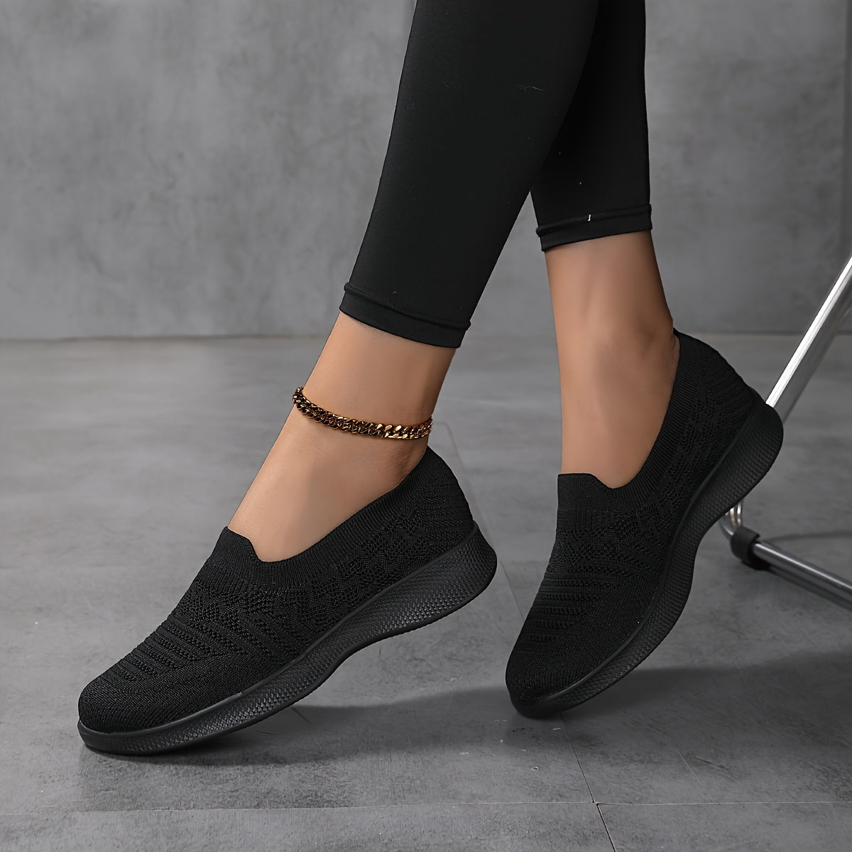 Ayollar uchun nafas oladigan slip-on krossovkalar, engil oq, kundalik yozgi yurish poyabzali