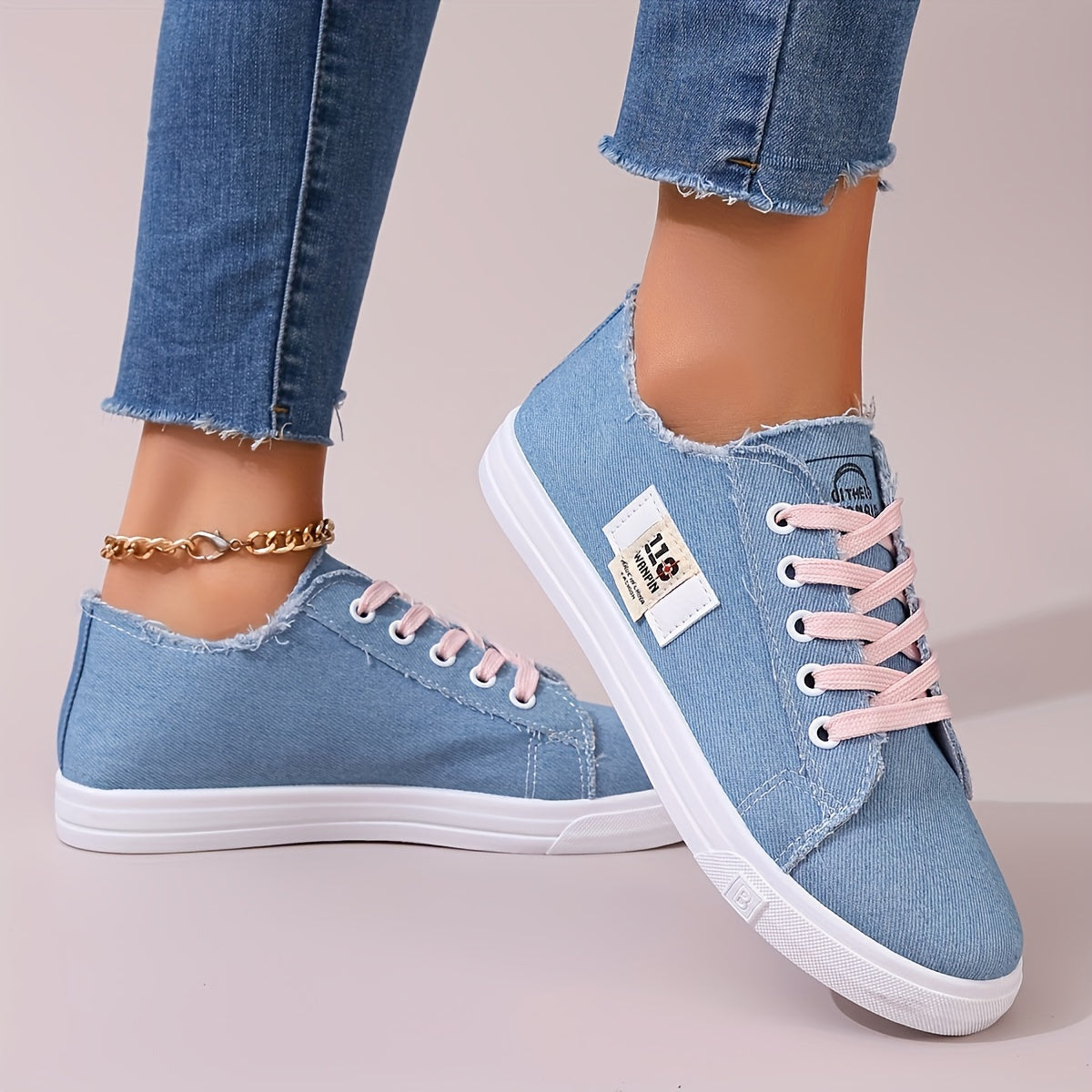 Women's Canvas Sneakers Breathable Flat Shoes with Round Toe and Lace-Up