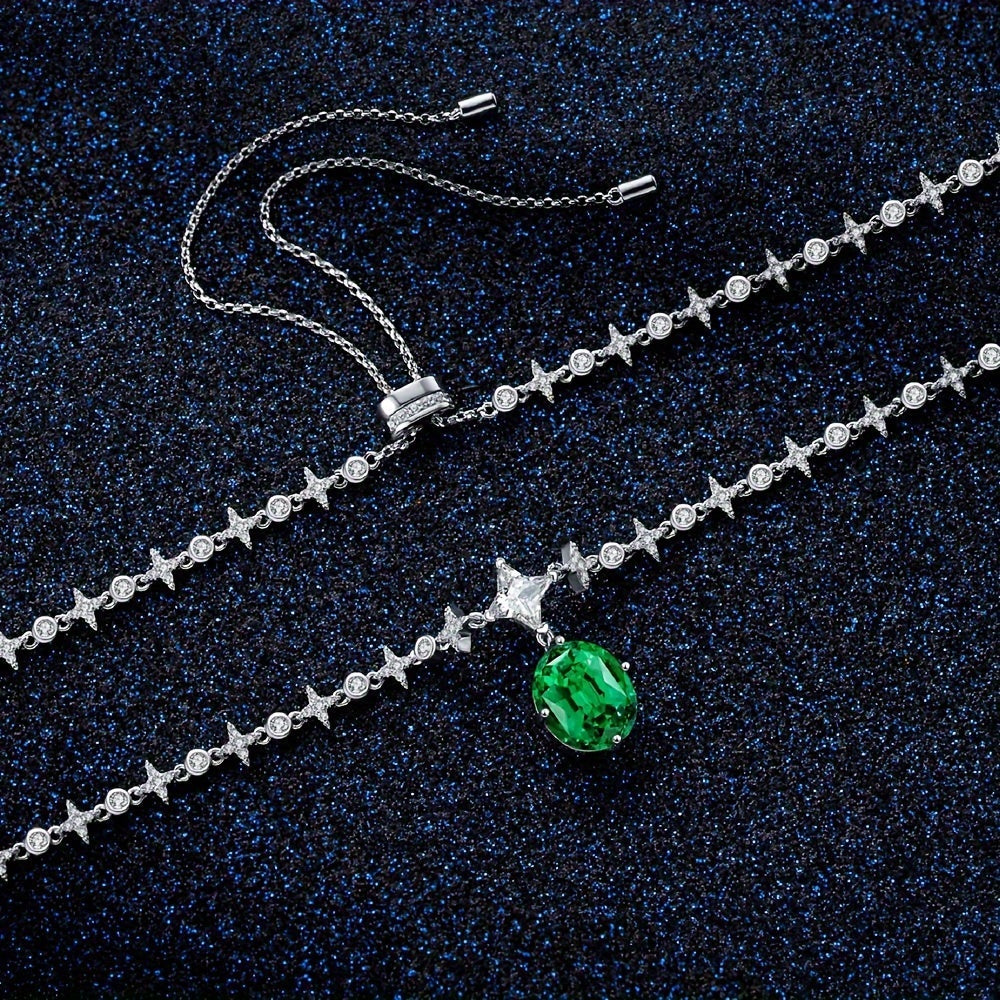 925 Sterling Silver Pendant Necklace, sun'iy Emerald Green Zirconia bilan muz kesish dizaynida, noyabr tug'ilgan toshini ifodalaydi. Ushbu nafis buyum banketlar uchun va Sevgililar kunida sovg'a sifatida mukammaldir. 9CT Muz Gul bilan bezatilgan va