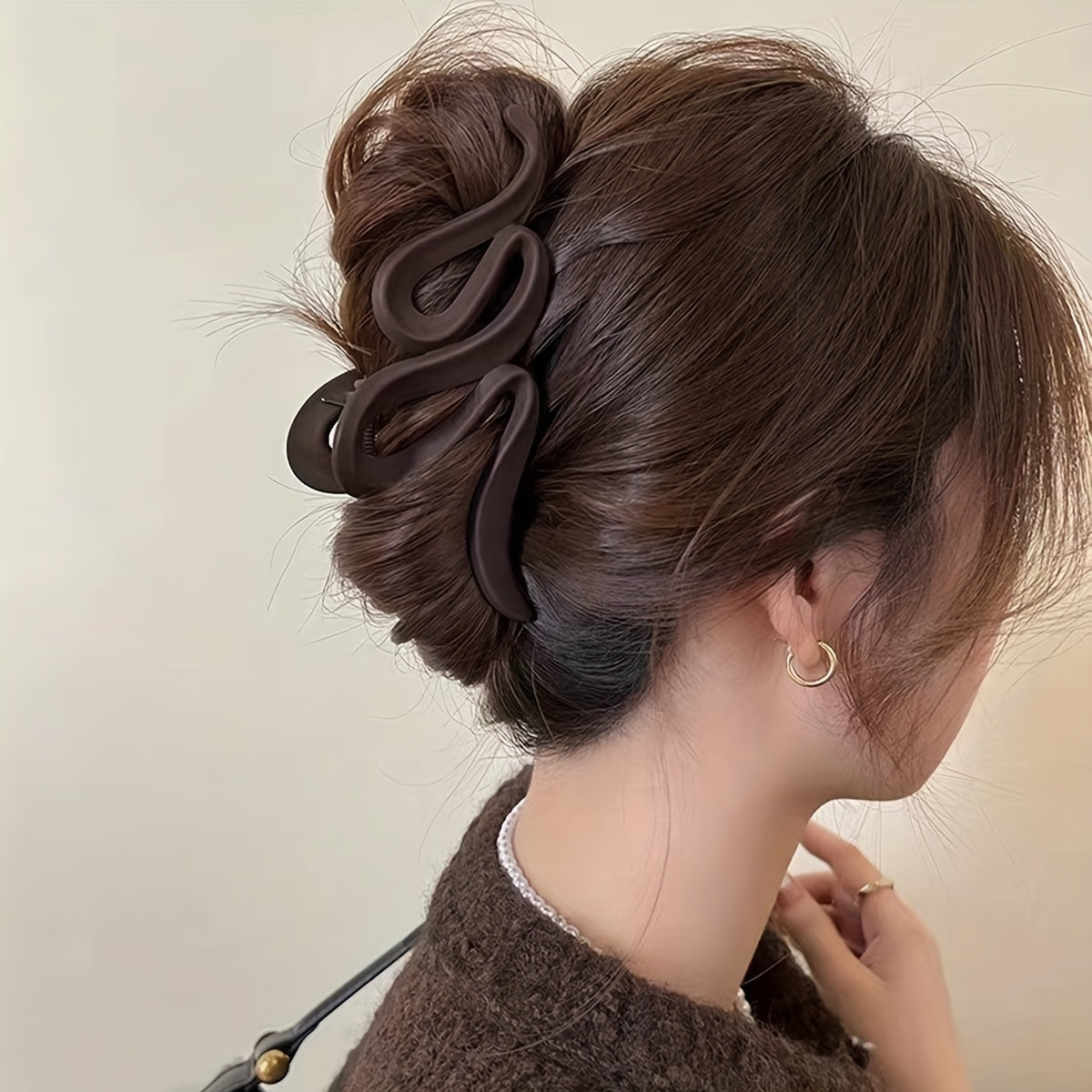 Vintage Style Resin Hair Claw Large Matte Wave Updo Clip for Women