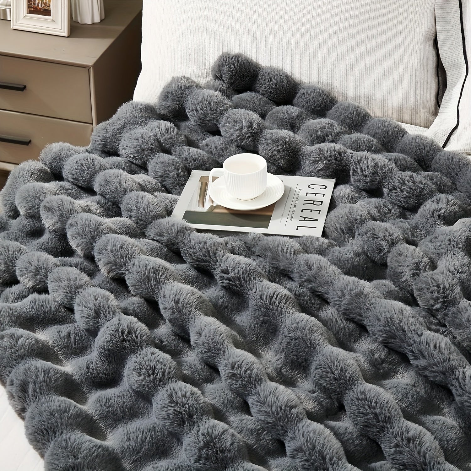 Double-Sided Rabbit Fleece Blanket Soft Faux Fur Plush Solid Color for Couch Bed Travel