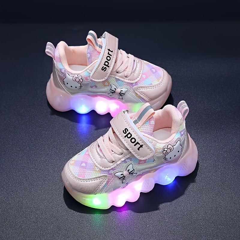 Sanrio qizlar uchun rang-barang multfilm bosmalariga ega LED yoritilgan krossovkalar, tasodifiy va ochiq havoda kiyish uchun mukammal. Qiziqarli va nafas oladigan to'r dizayni.