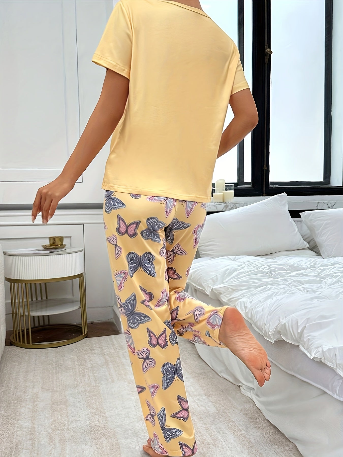 Women's Butterfly Print Pajama Set Polyester Knit All-Season Sleepwear with Crew Neck Top and Long Pants