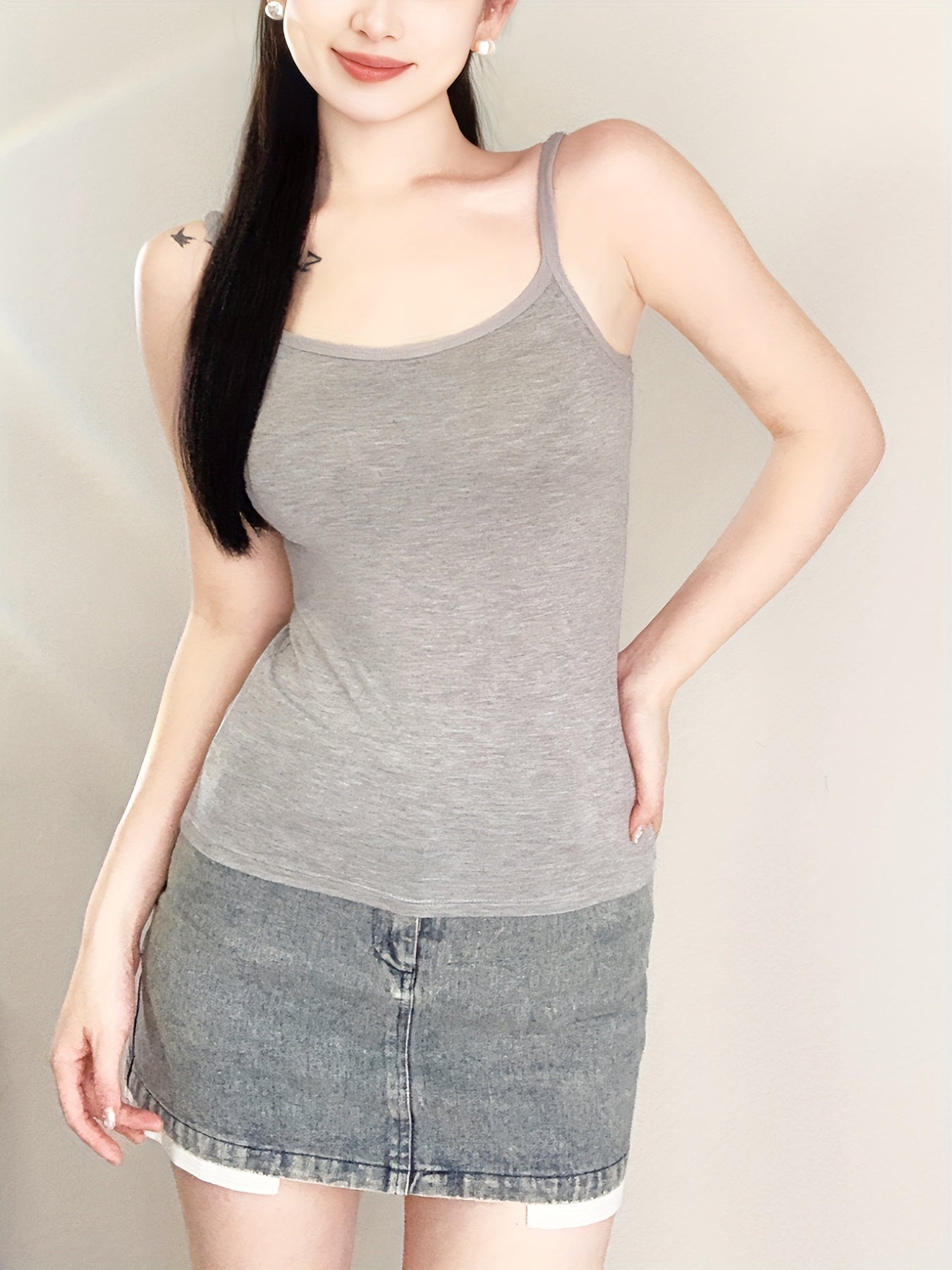 Базовый топ-камисол с круглым вырезом, с подкладкой и без спинки, подходит для повседневной носки и нижнего белья.