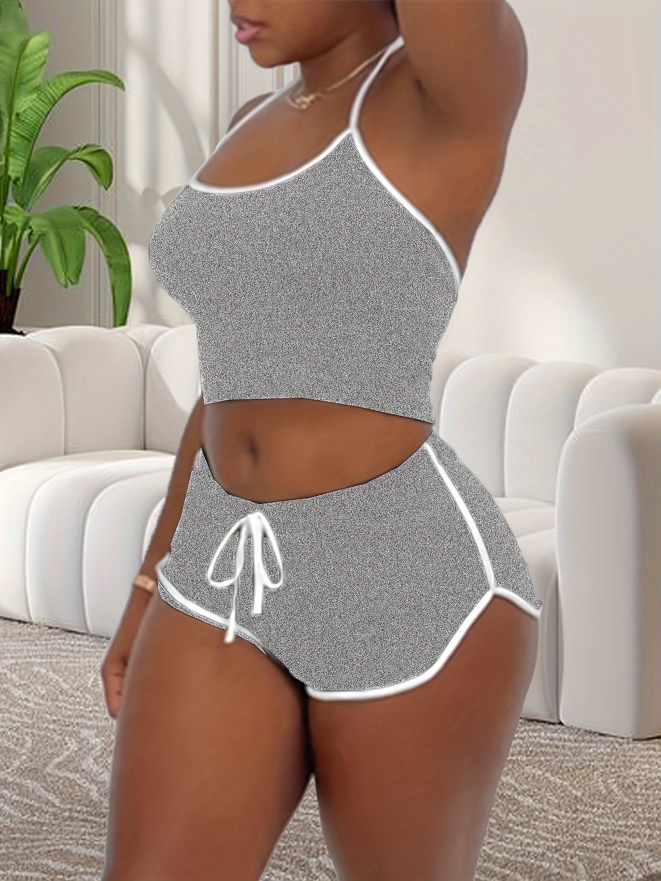 Conjunto de ropa de descanso de verano para mujer con top corto de cuello halter y pantalones cortos elásticos